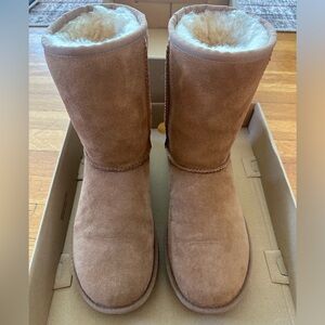 UGG Classic Short II Chestnut Size 7